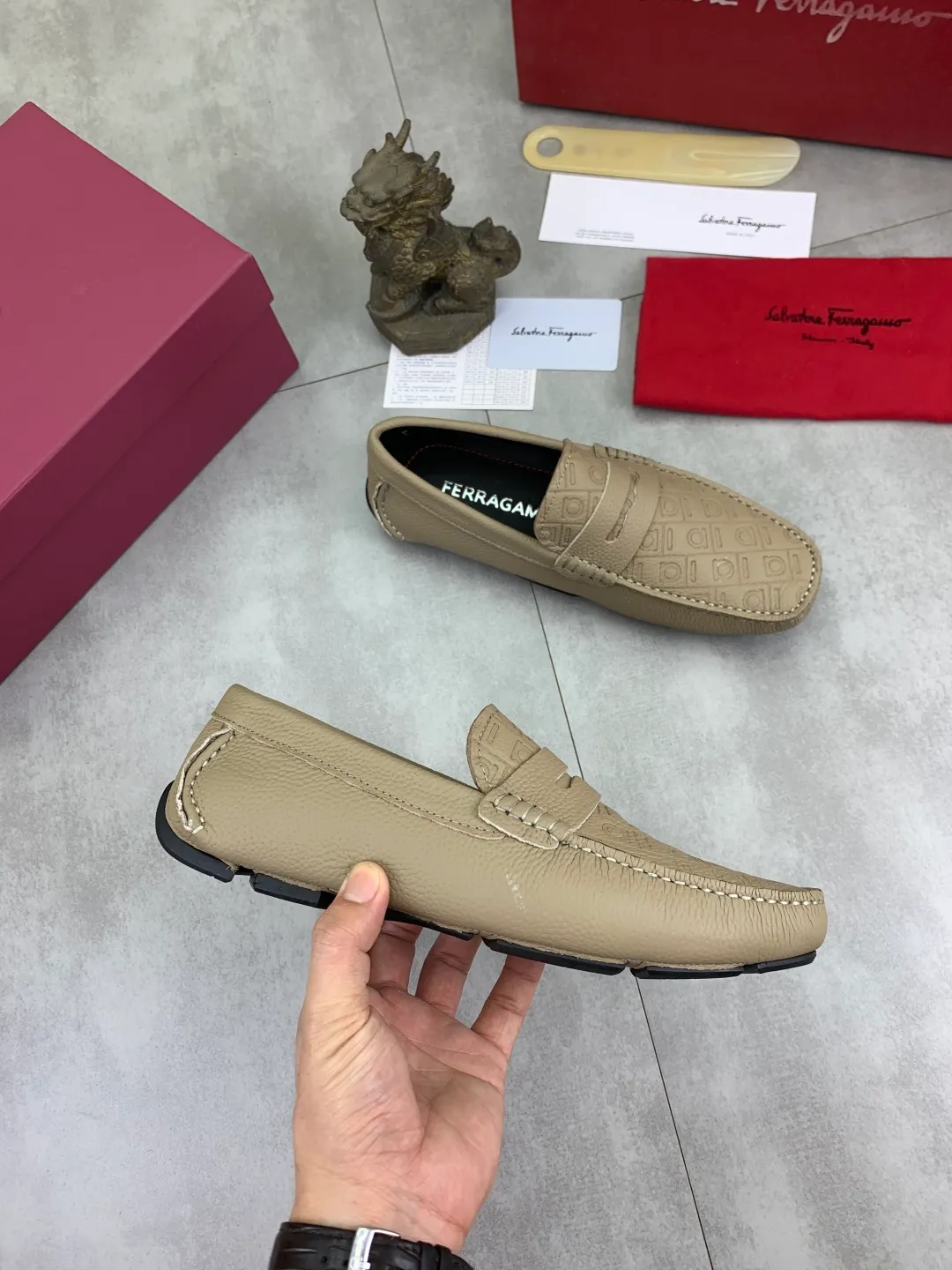 Men's shoes 💰P542 New model, high quality [Ferragamo/Ferragamo] Latest lazy slip-on shoes Original imported calfskin, imported cowhide lining + original luxury metal buckle + original combination outsole Comparison without pressure Code number: 38-45